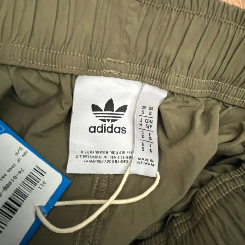 NWT Adidas Adventure Cargo Pants Unisex Size Small - Picture 11 of 15